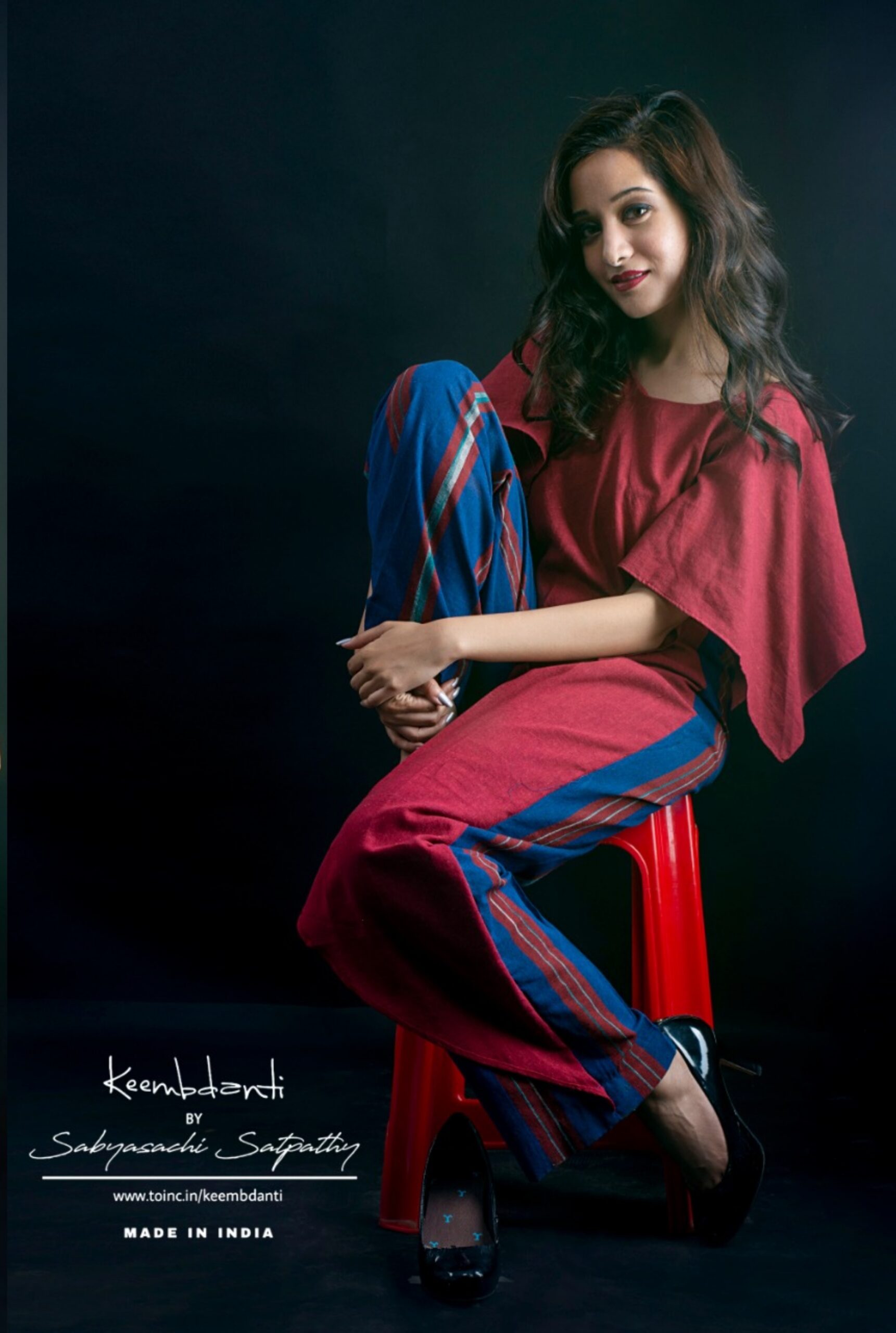 Handloom Khordha Gamucha (Maroon & Blue) - Image 2